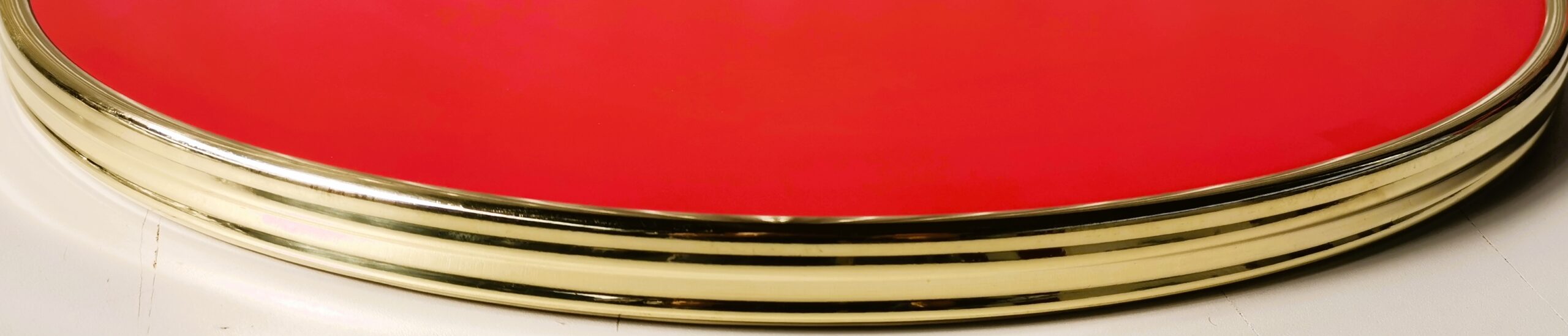 Table bistrot rouge Salsa cerclé laiton D60cm