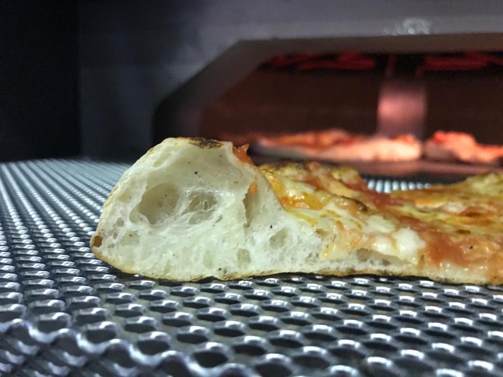 Four électrique rotatif pizza MAM 490° : four professionnel à sole rotative Ø115 cm, conçu pour une cuisson homogène et rapide.